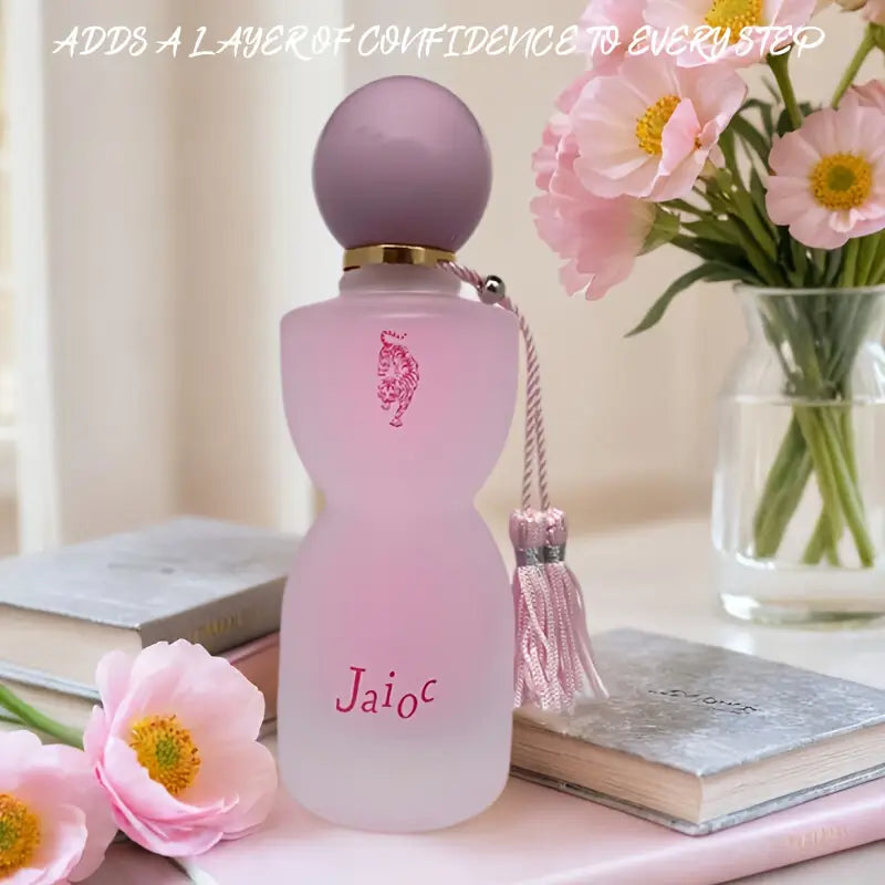 يتميز هذا الرذاذ الطبيعي الساحر بحجم 75 مل للنساء المسنات بتصميم أنيق بسيط ولكنه متطور